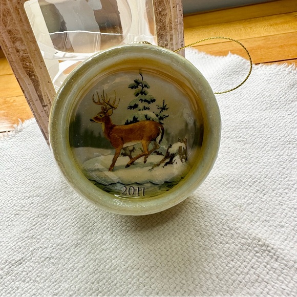 Hallmark Seasons 2011 Canadian Wildlife Federation Deer Christmas Ornament - Picture 4 of 5